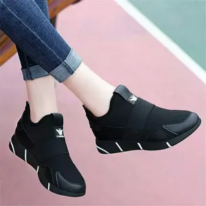 A sleek black sneaker ideal for both comfort and fashion in everyday use.