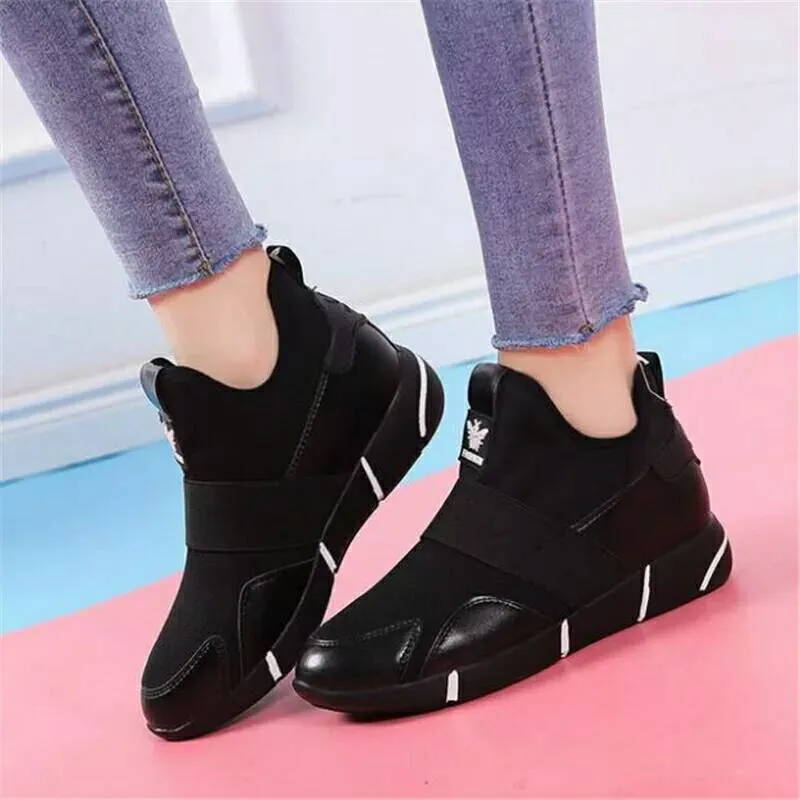 A sleek black sneaker ideal for both comfort and fashion in everyday use.
