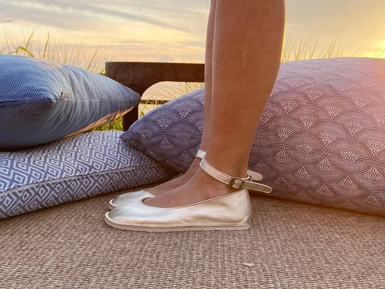 Flexible barefoot ballerinas