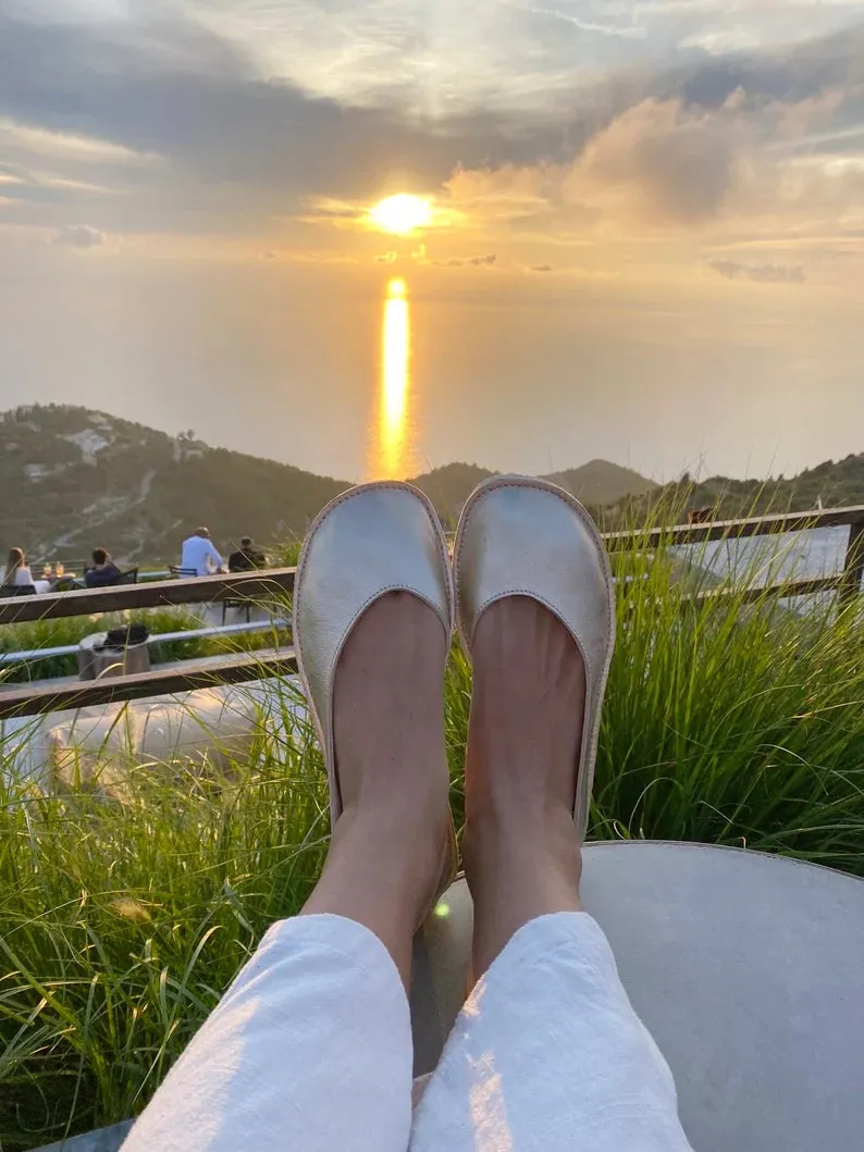 Flexible barefoot ballerinas