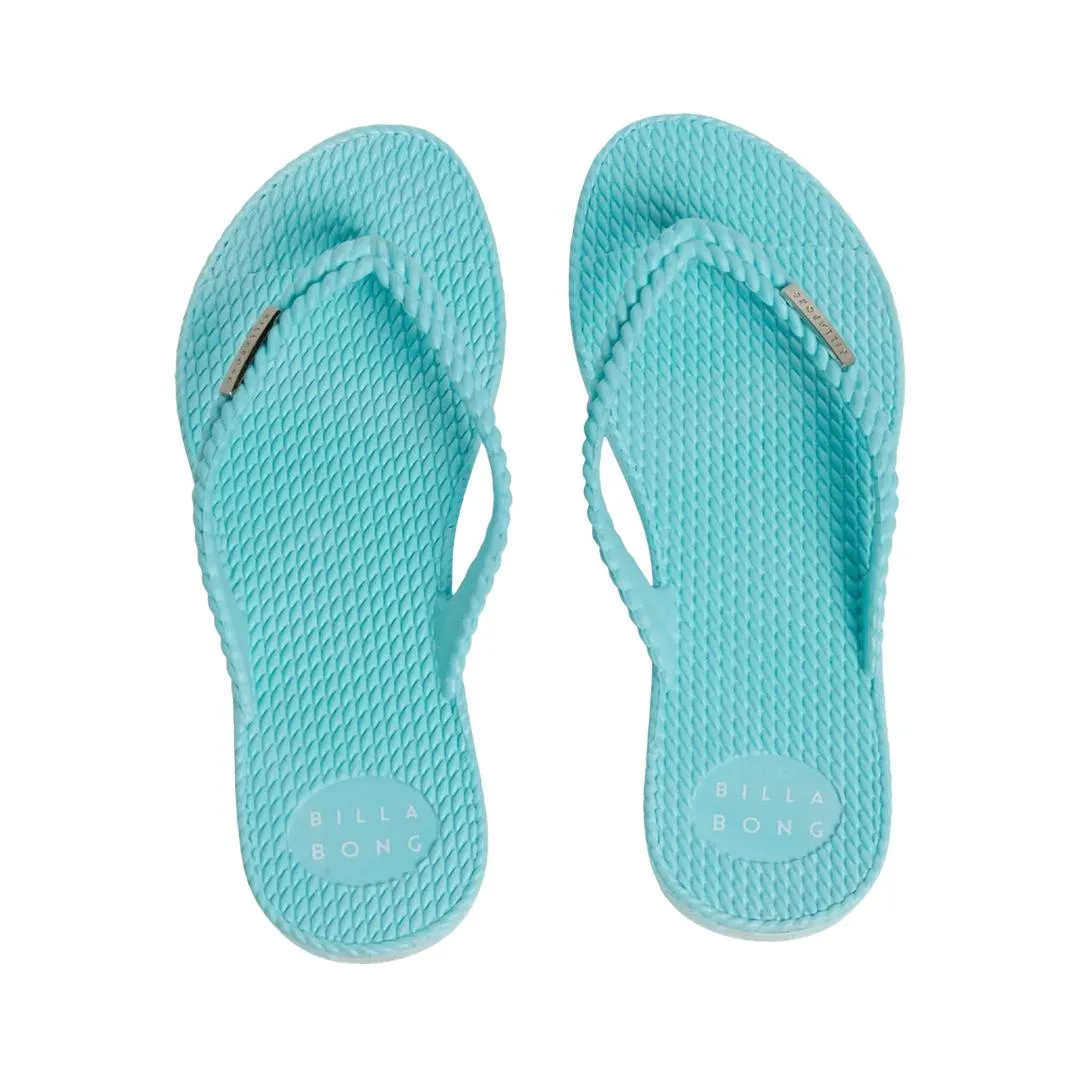 Kick Back Thong - Solid Sandals