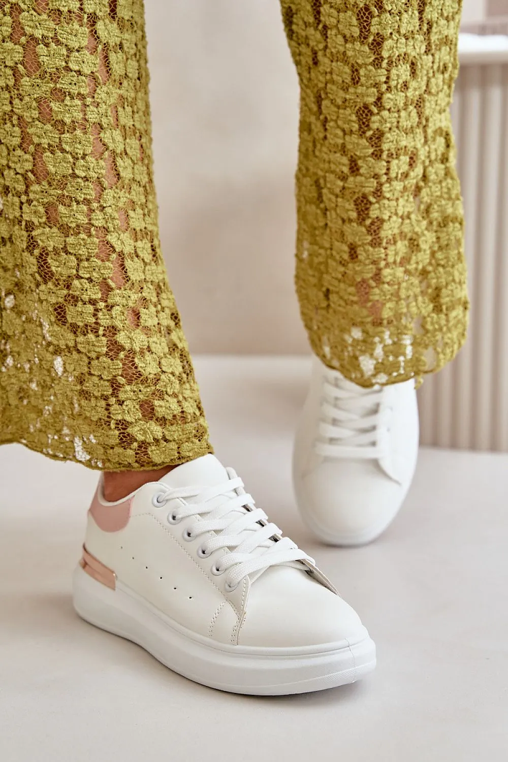 Low stylish sneakers