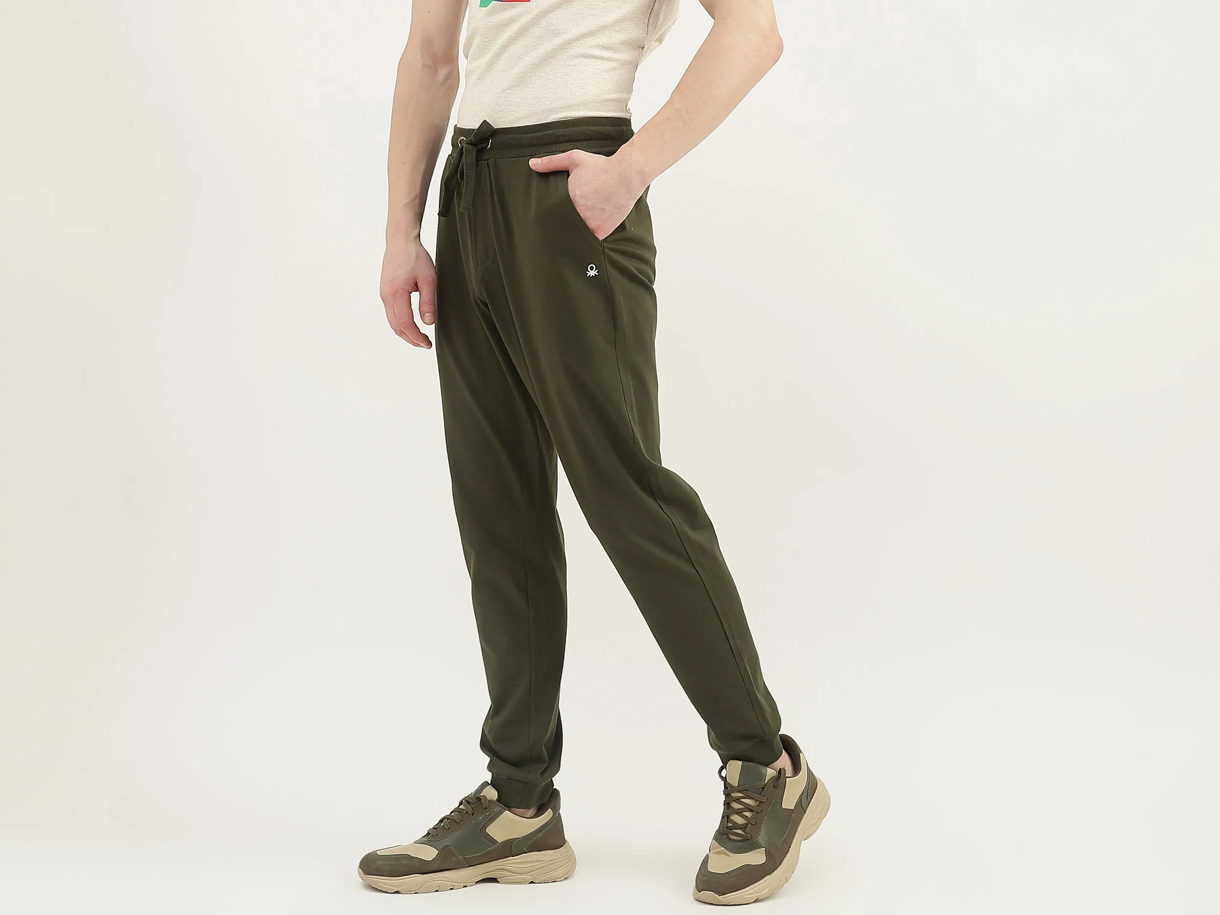 Men Solid Regular Fit Joggers