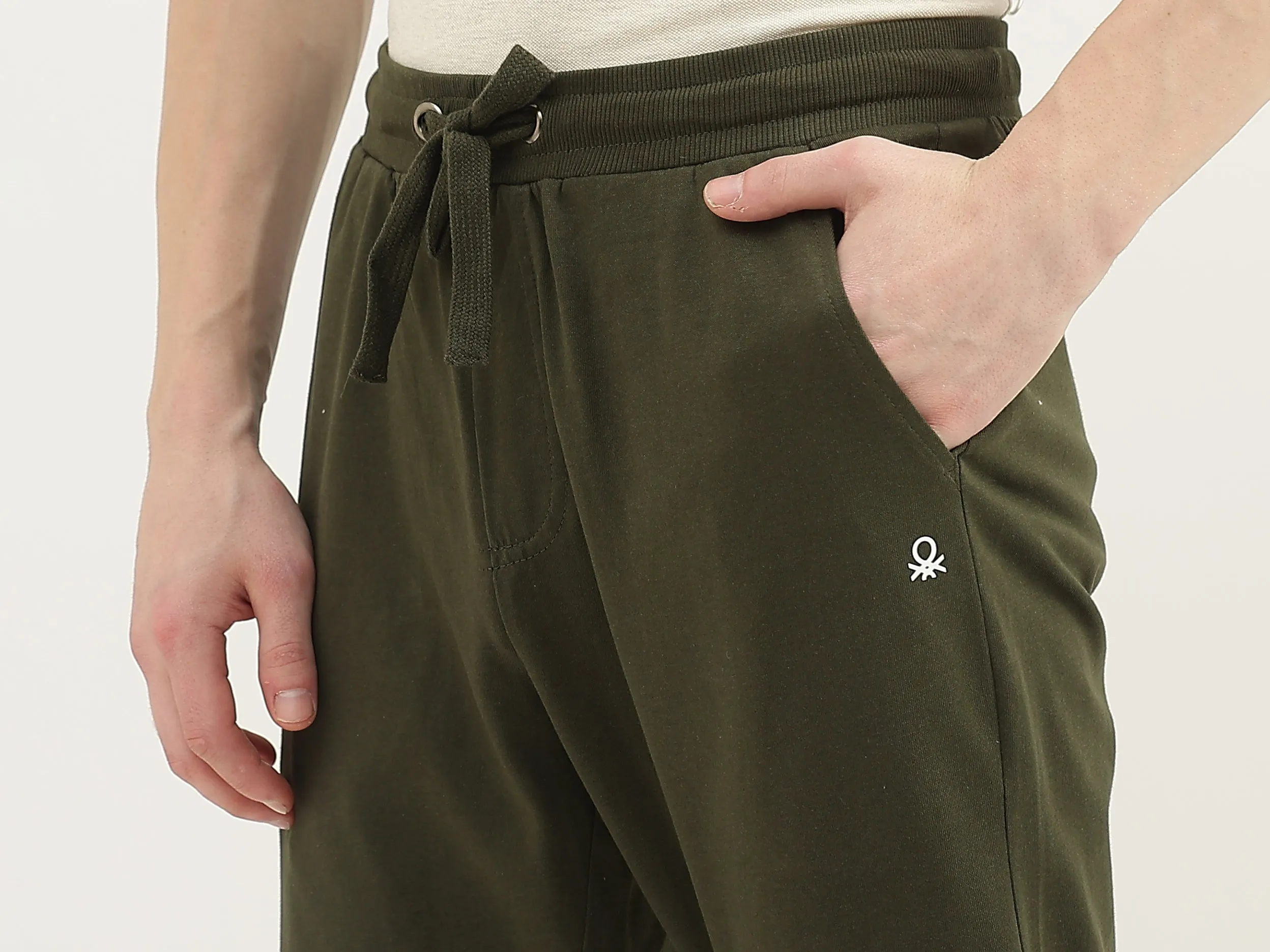 Men Solid Regular Fit Joggers