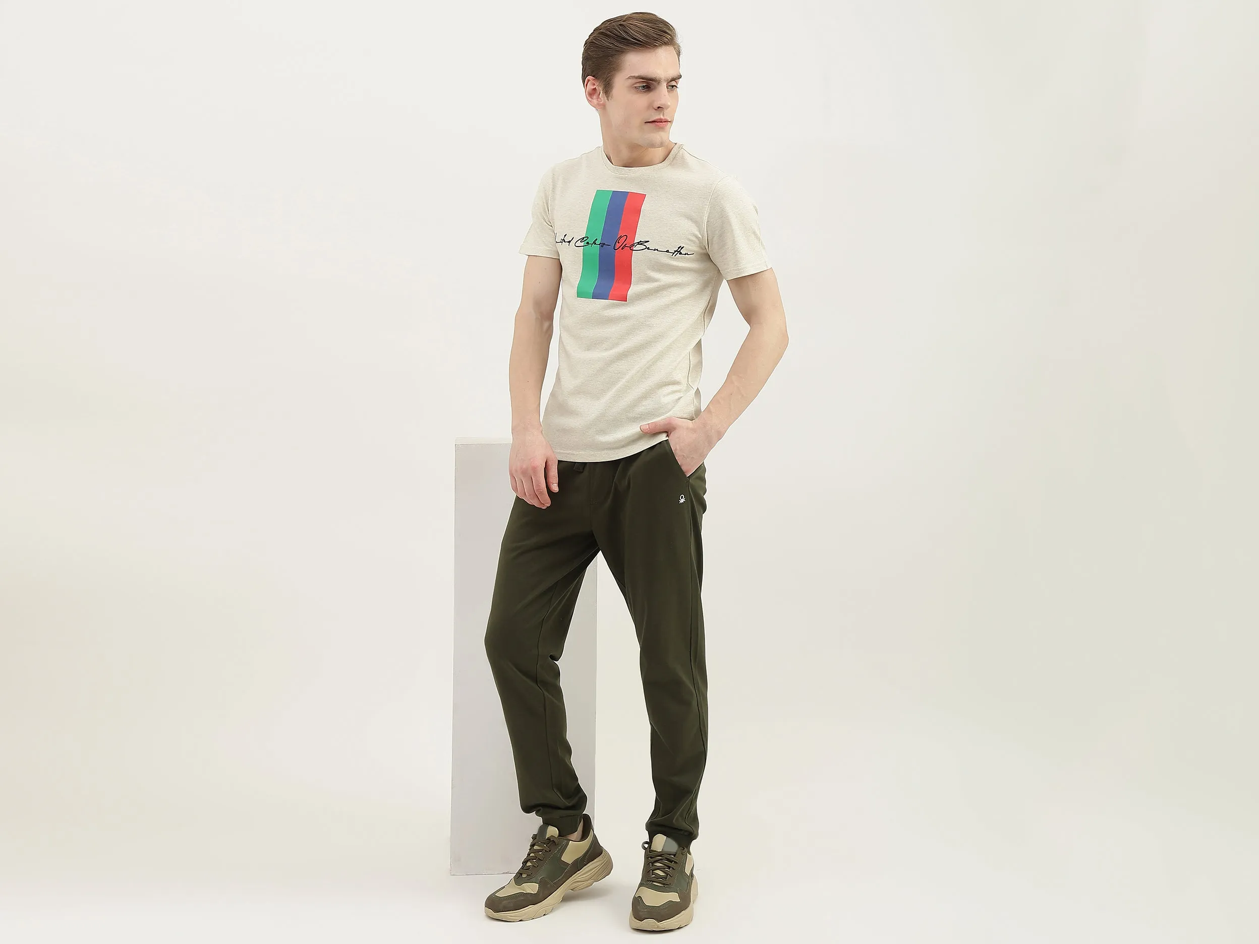 Men Solid Regular Fit Joggers