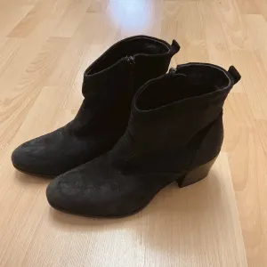 Taos Booties Size 9/9.5